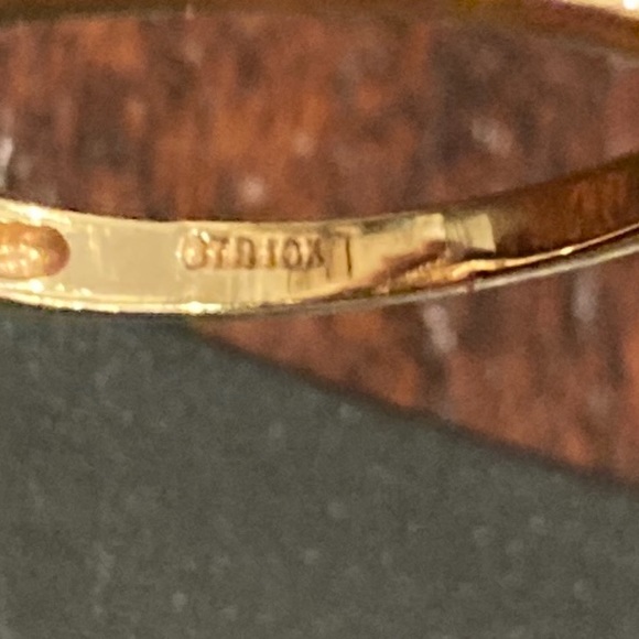 11 Diamonds in 10kt Gold - Picture 10 of 11